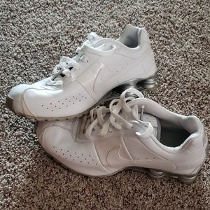 Mens White Nike Shox tennis shoes